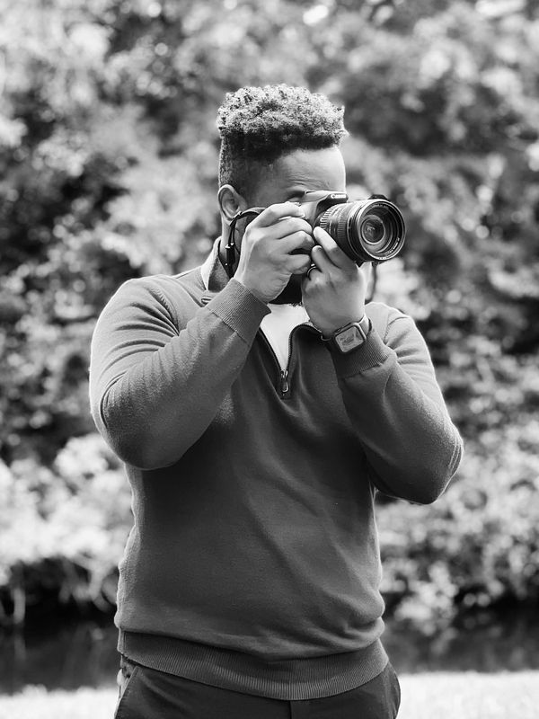 Howard photographing at a park in West Palm Beach, shooting with a Canon DSLR.